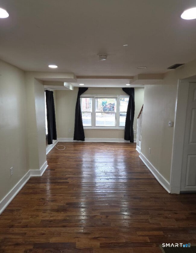 Building Photo - 65 Prospect St