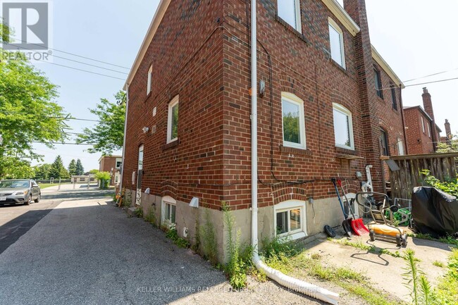 Building Photo - 468 Midland Ave