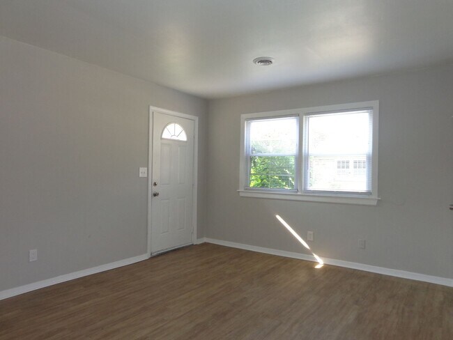 Foto del edificio - Thompson7934