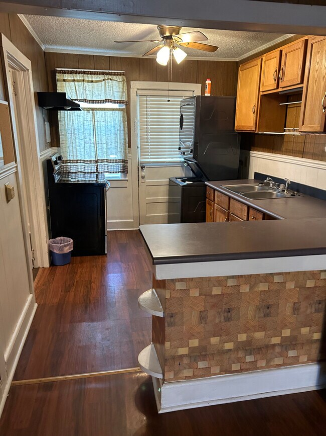Kitchen viewed from sitting room - 131 N Pike W