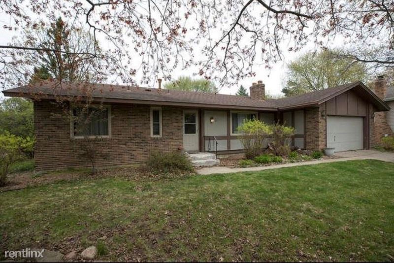 Primary Photo - 4 br, 2 bath House - 831 fireside drive