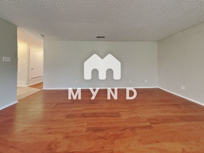 Building Photo - 5910 Crepe Myrtle Dr