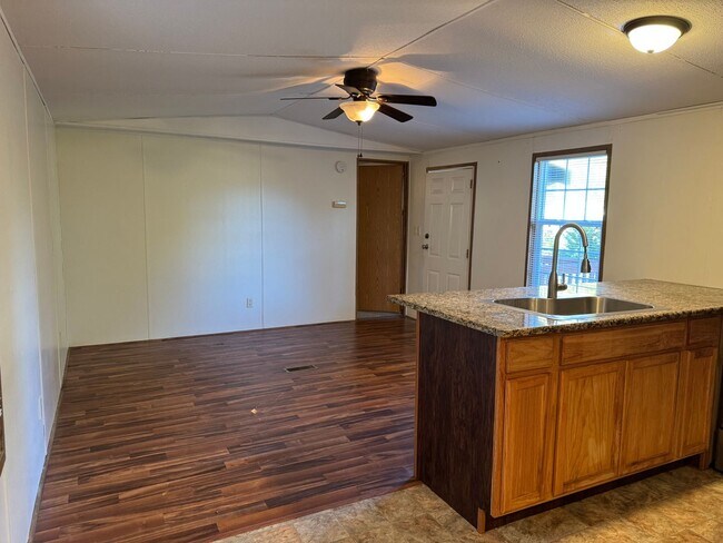 Foto del edificio - Two Bedroom Trailer in Maiden