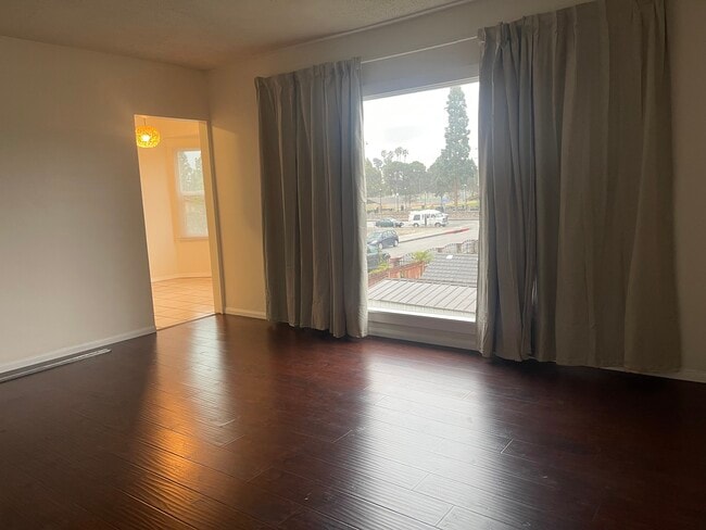 Foto del edificio - 8991 Burke Ave