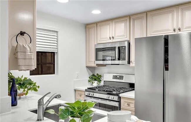 Building Photo - 1062 Calle Del Cerro