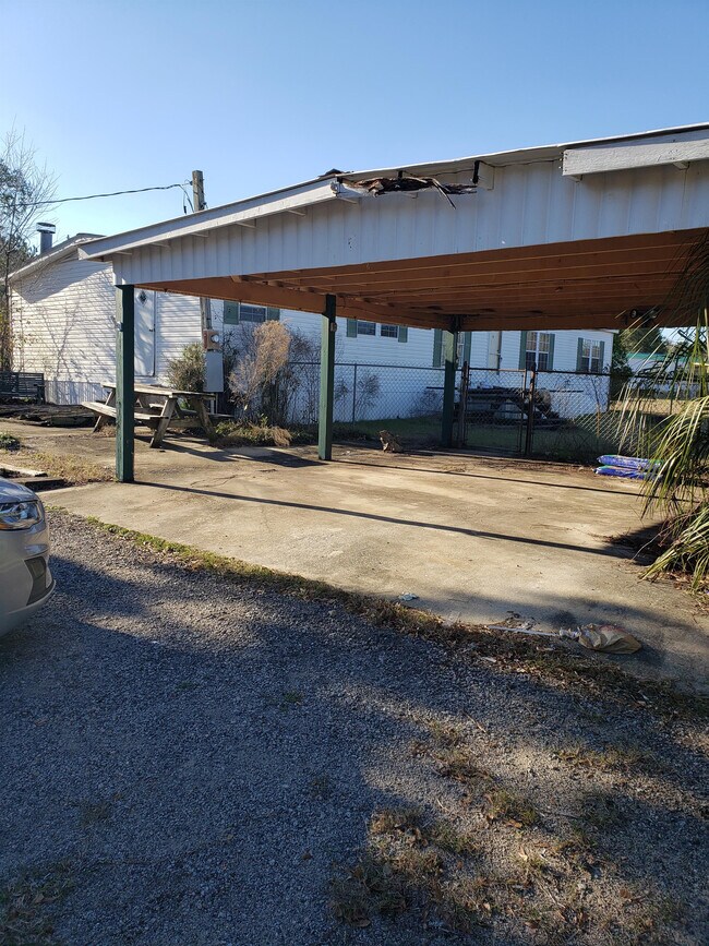 Building Photo - 213 Raven Rd