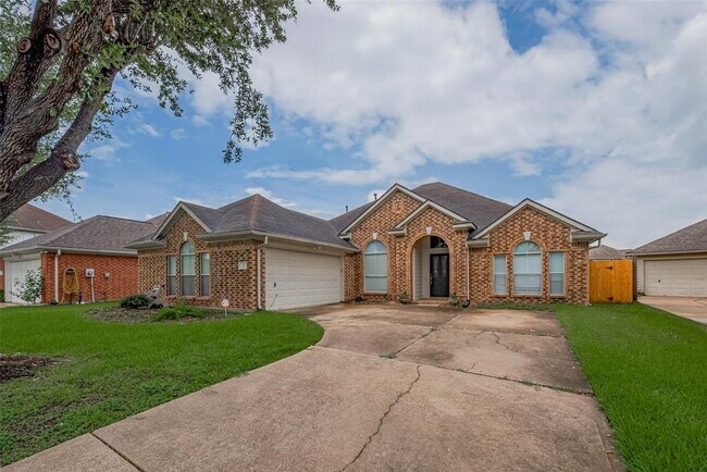 Building Photo - 311 N Esplanade Ln