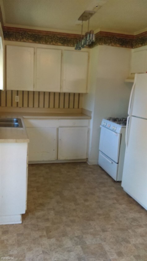 Building Photo - 3251 Redwood Dr
