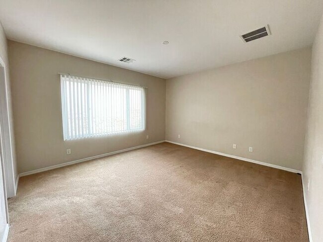 Foto del edificio - Carry Over Showing: This property has been shown before and will be rented to the first most qual...