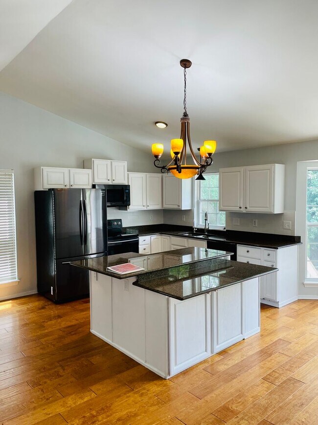 Building Photo - GORGEOUS 5 BEDROOM HOME. Maple and 119th st W