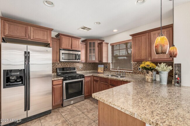 Foto del edificio - 3155 E Harrison St