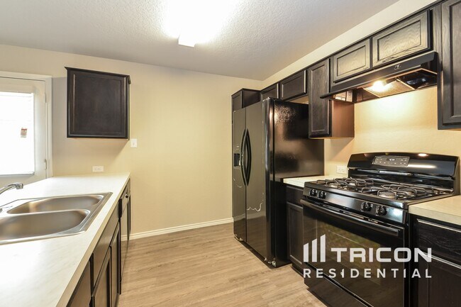 Foto del edificio - 7422 Summer Blossom Ct