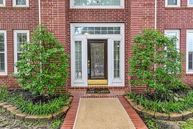 Building Photo - 902 Fairgate Dr