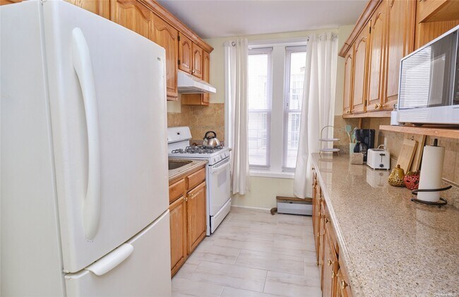 Building Photo - 362 E 46th St