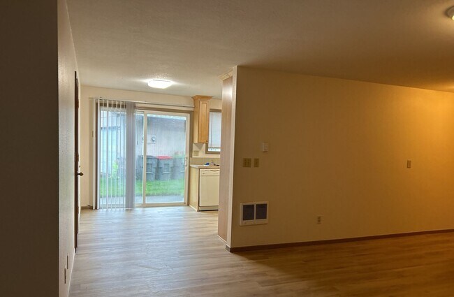 Foto del edificio - 125 NE Kingwood Dr