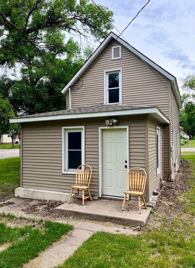 Foto del edificio - 729 W Cavour Ave