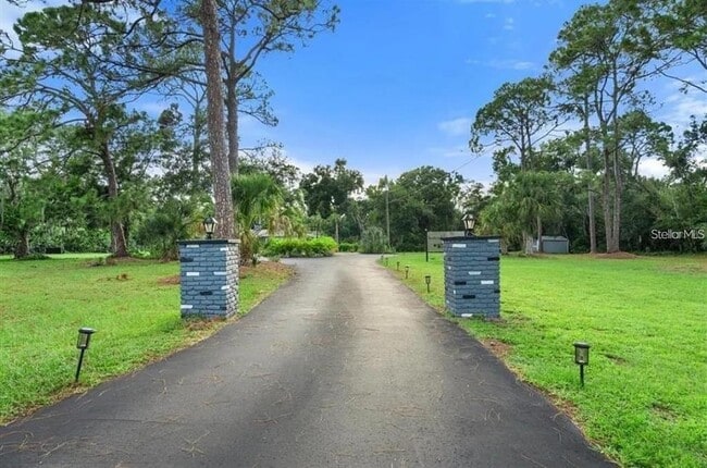 Building Photo - 3740 Aberdeen Dr