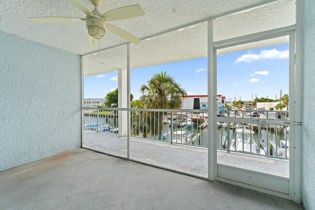 Foto del edificio - 108 Paradise Harbour Blvd