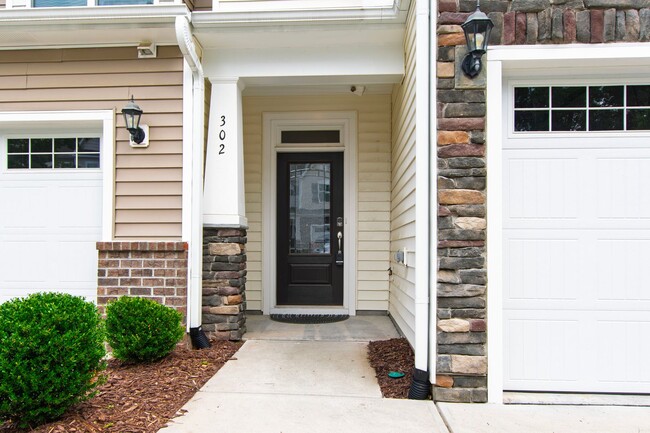 Building Photo - Beautifully Kept 2-Bedroom Townhome in Dur...