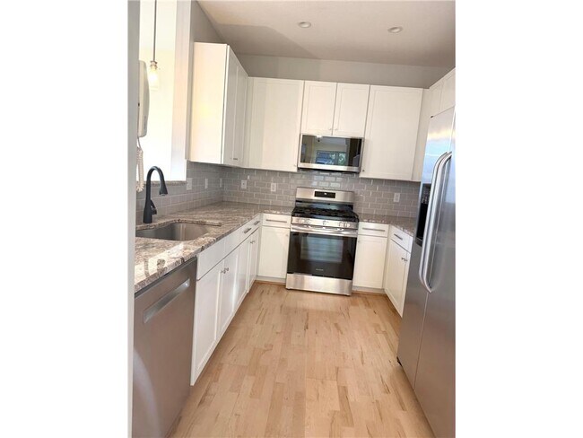 Foto del edificio - 8108 Norwood Ln N