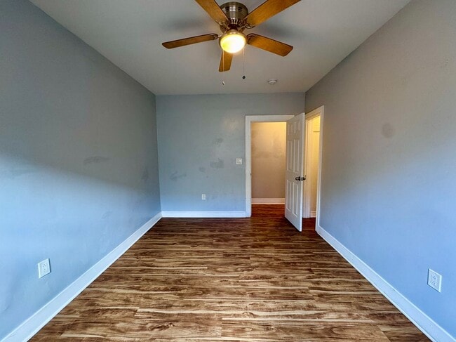 Foto del edificio - 1151 E 15th St