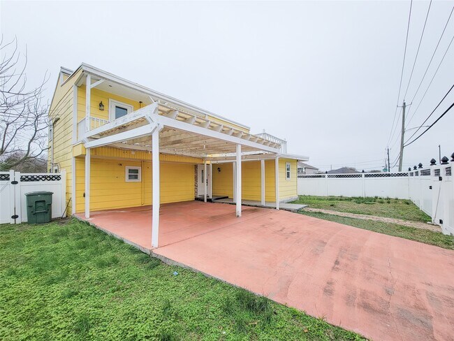 Building Photo - 5703 Fraser Ave