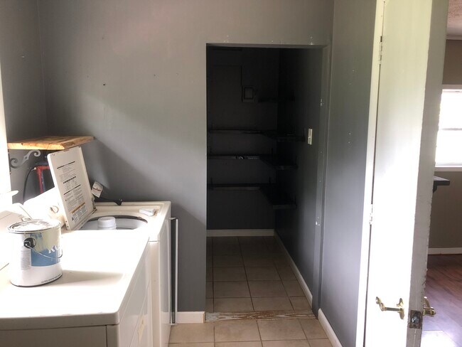 Building Photo - 108 Colyers Loop