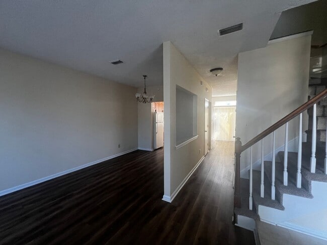 Building Photo - Townhome For Rent In Virginia Beach