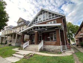 Building Photo - 33 W 10th Ave