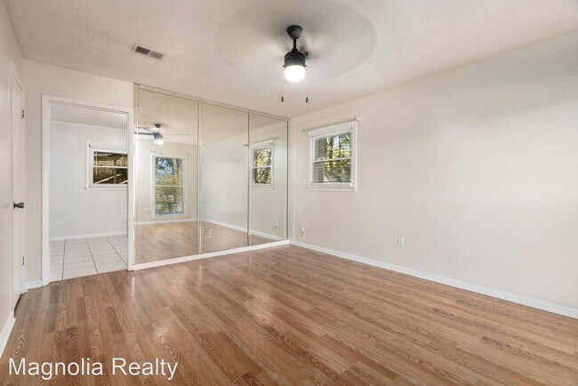 Foto del edificio - 4 br, 1.5 bath House - 1221 Frederick Rd