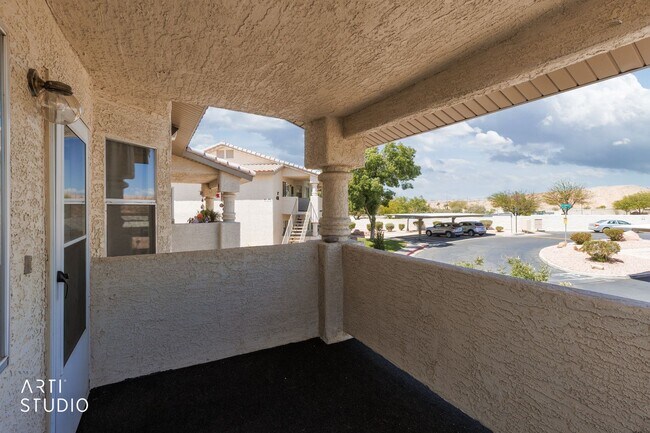 Foto del edificio - Beautiful upstairs 2-bedroom, 2-bathroom apartment