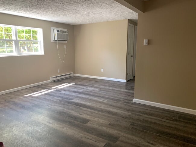 Building Photo - 600 Northwood Ct