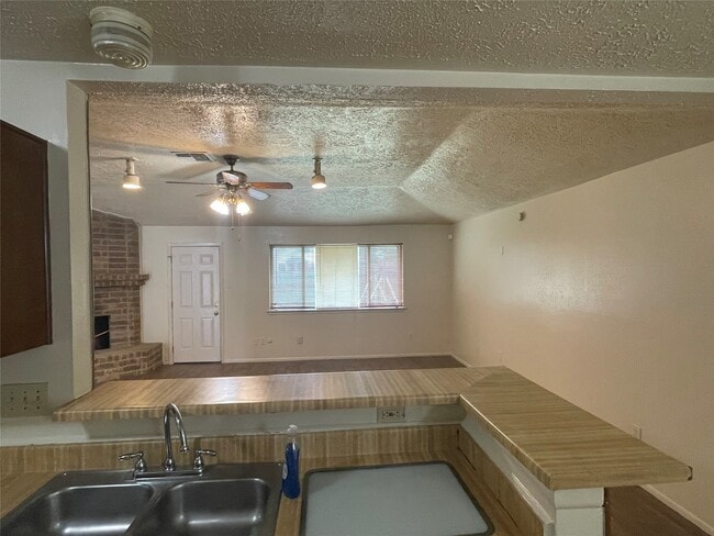 Foto del edificio - 1826 Grand Park Dr