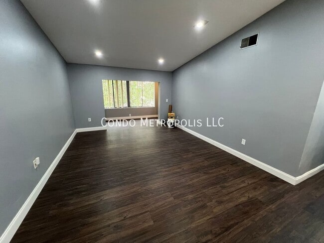 Photo - 5039 Vineland Rd- House