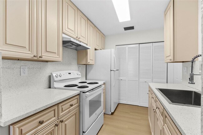 Foto del edificio - 5629 Taft St