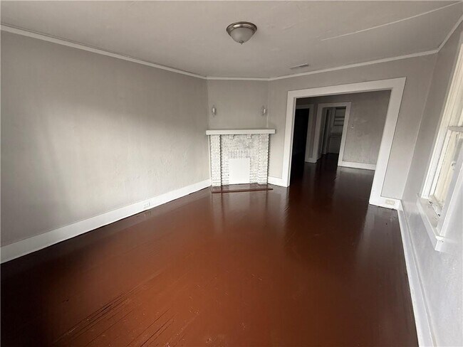 Foto del edificio - 1321 SpringHill Ave