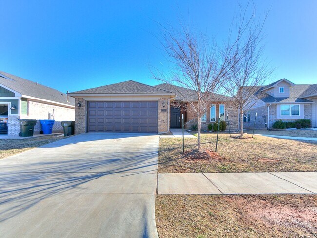 Building Photo - 3 bedroom, 2 bathroom, 2 car garage