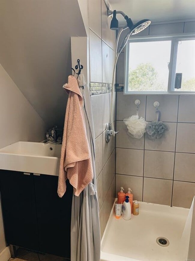 Building Photo - 99 Olive St