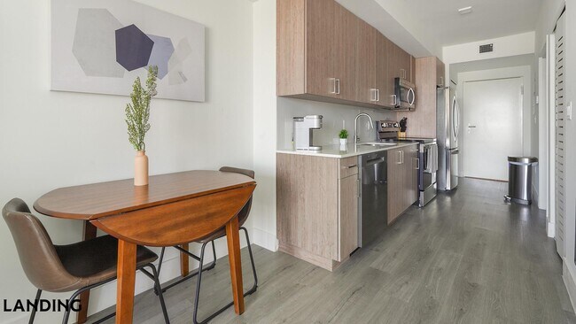 Foto del edificio - 1025 E 25th St