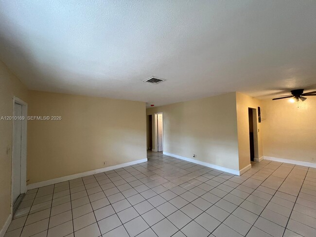 Foto del edificio - 5411 NW 22nd St