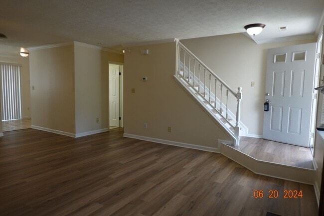 Foto del edificio - End Unit Condo Near Fort Eustis For Rent