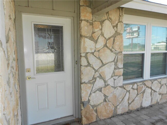 Building Photo - 4101 Cottonwood Dr