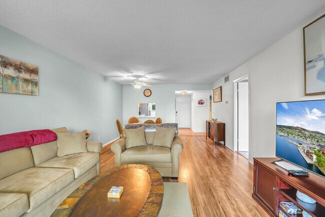 Foto del edificio - 210 Lake Evelyn Dr