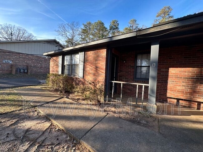 Building Photo - 4589 Hickory Dr