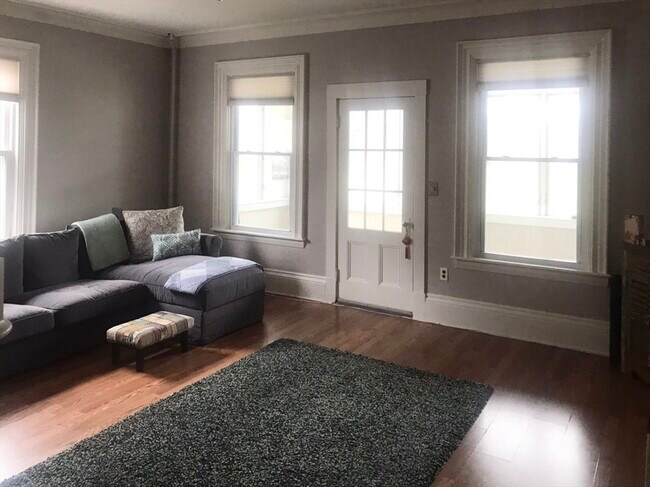 Foto del edificio - 83 Oak Ave