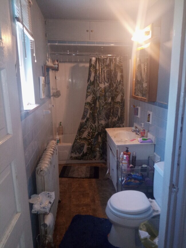 ¡Bañera completa, baño completo! - 1808 Brownsville Rd