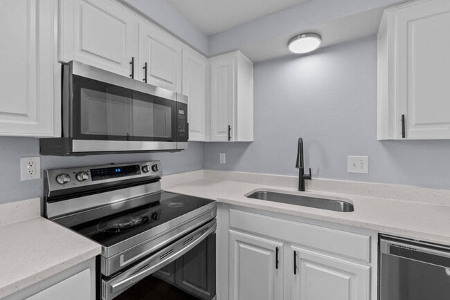 Building Photo - Sugar Pine