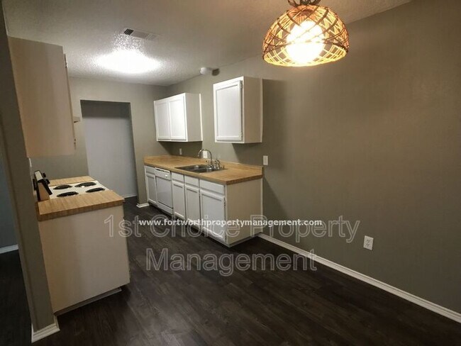 Foto del edificio - 7713 Jennifer Ln