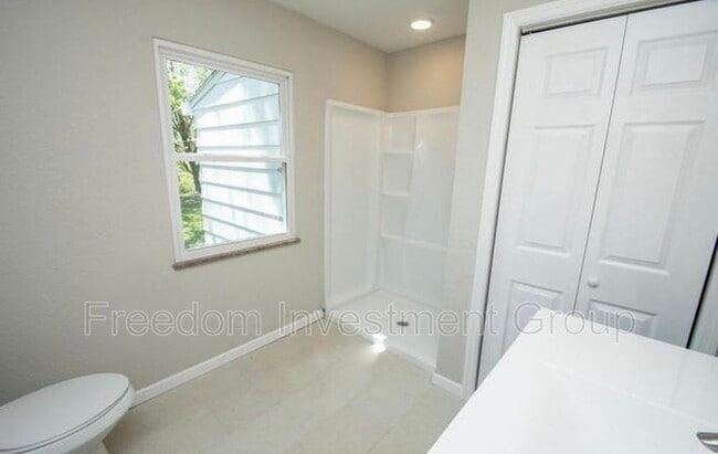Building Photo - 2209 W Glenwood Ave NE