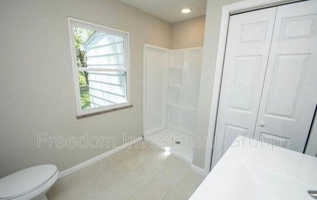 Foto del edificio - 2209 W Glenwood Ave NE